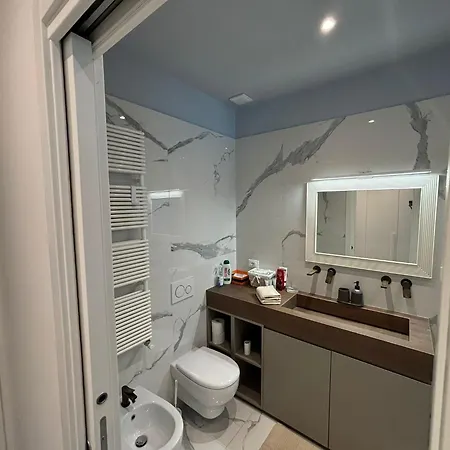 Amedeo's Sea House Триест